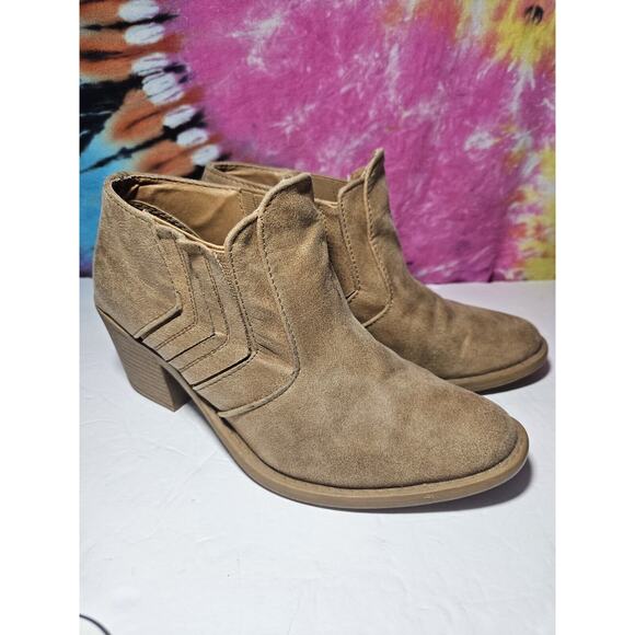 Qupid Distressed Suede Stitched Chevron Western Booties - Size 7 - Picture 1 of 8